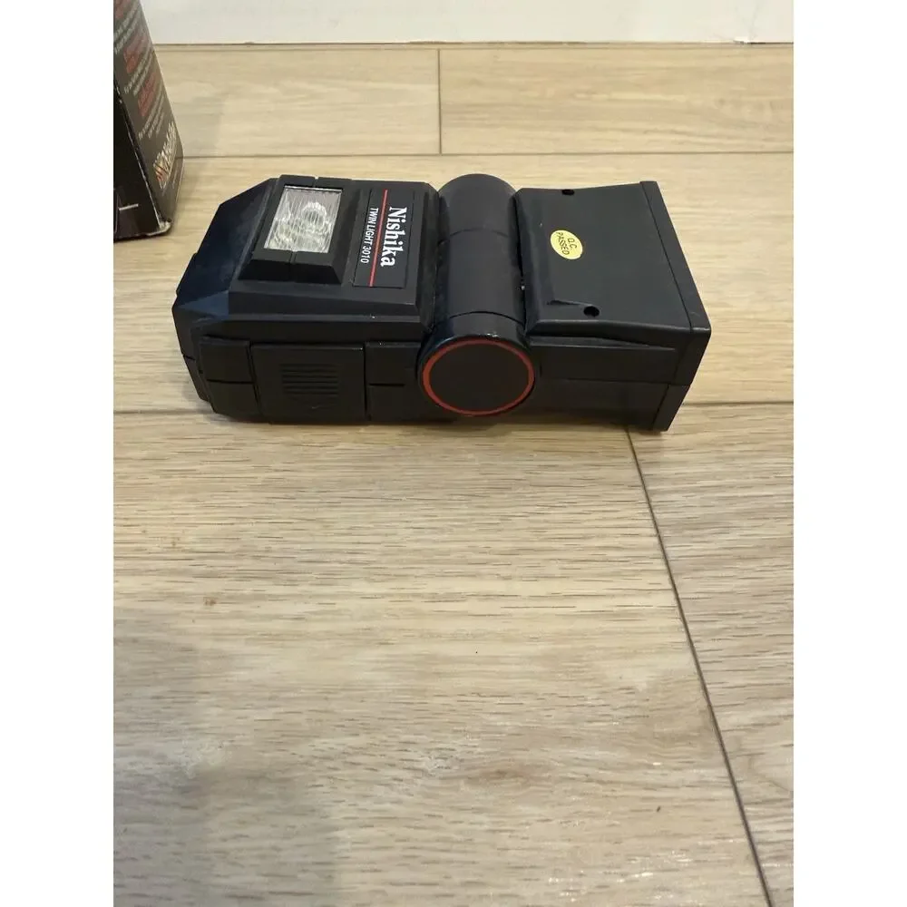 Nishika Twin Light 3010 Variable Angle Electronic Flash IN BOX Vintage 1991.
